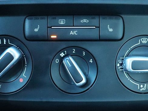 Used 2017 Volkswagen Jetta SE image 44