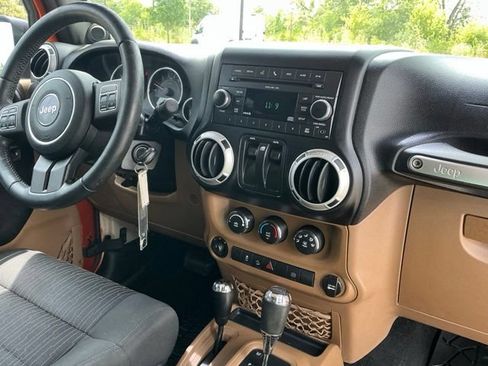 Used 2011 Jeep Wrangler Sahara w/ Connectivity Group AWD/4WD image 23
