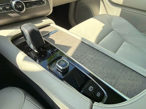 Certified 2023 Volvo XC90 B6 Plus w/ Protection Package AWD/4WD image 30