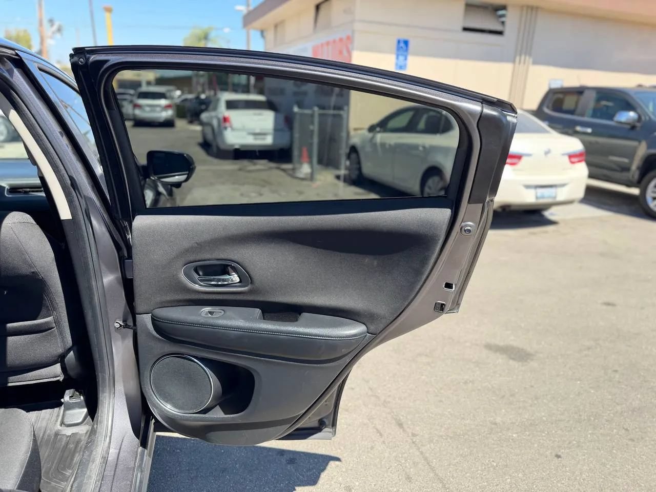 Used 2018 Honda HR-V EX image 30