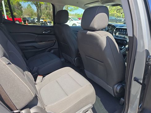 Used 2023 GMC Acadia SLE w/ Driver Convenience Package image 12