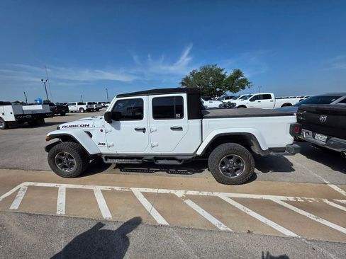 Used 2023 Jeep Gladiator Rubicon w/ Cold Weather Group AWD/4WD image 2