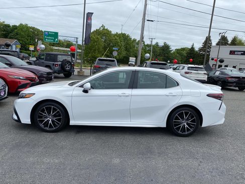 Used 2023 Toyota Camry SE image 2