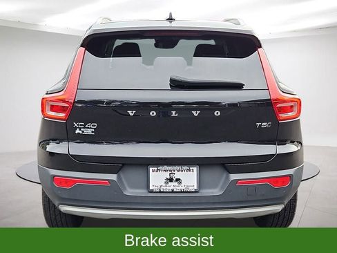 Used 2022 Volvo XC40 T5 Momentum image 6