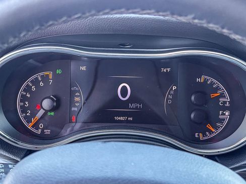 Used 2019 Jeep Grand Cherokee Laredo w/ Laredo X Package image 9