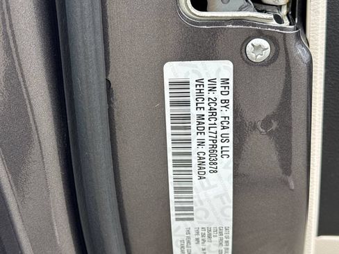 Used 2023 Chrysler Pacifica Touring-L FWD image 34