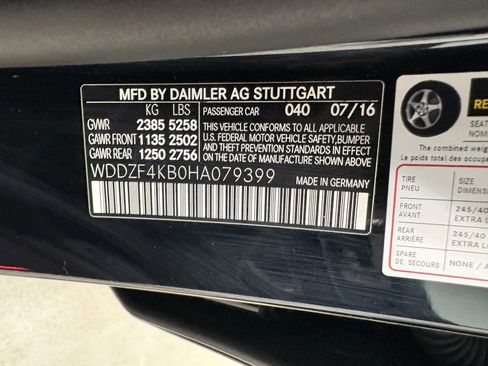 Used 2017 Mercedes-Benz E 300 4MATIC image 35