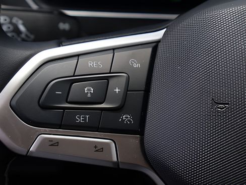 Used 2024 Volkswagen Tiguan SE FWD image 22