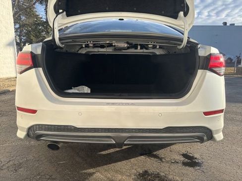 Used 2021 Nissan Sentra SR w/ SR Premium Package image 6