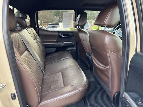 Used 2017 Toyota Tacoma Limited image 13