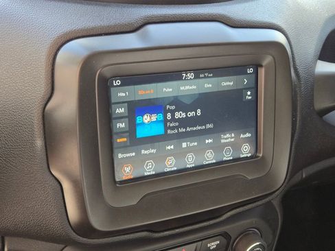 Used 2019 Jeep Renegade Trailhawk w/ Cold Weather Group II AWD/4WD image 10