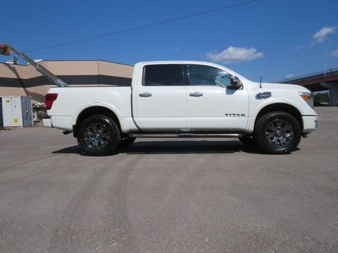 Used 2017 Nissan Titan Platinum Reserve image 5