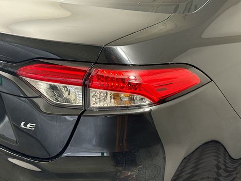 Used 2022 Toyota Corolla LE w/ LE Convenience Package FWD image 34