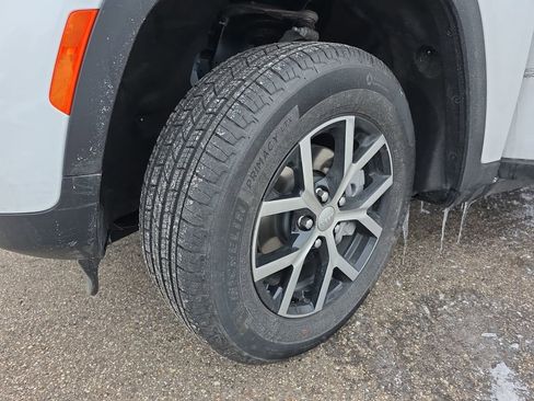 New 2025 Jeep Grand Cherokee Limited image 32