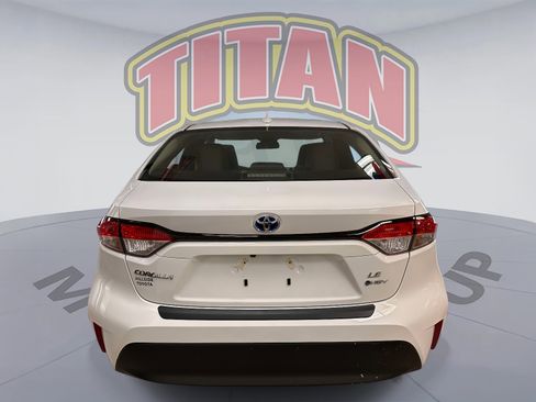 Used 2025 Toyota Corolla LE w/ LE Premium Package image 4