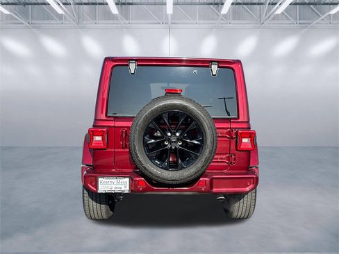 Used 2021 Jeep Wrangler Unlimited Sahara image 5