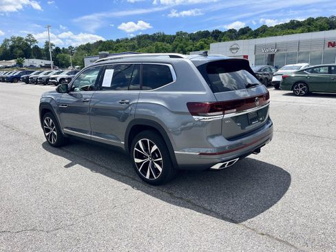 Used 2024 Volkswagen Atlas SEL Premium R-Line AWD/4WD image 5
