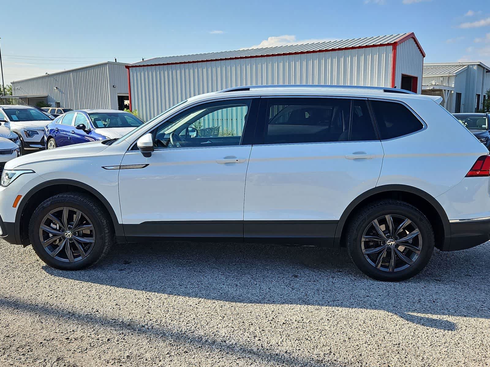 Used 2024 Volkswagen Tiguan SE AWD/4WD image 4