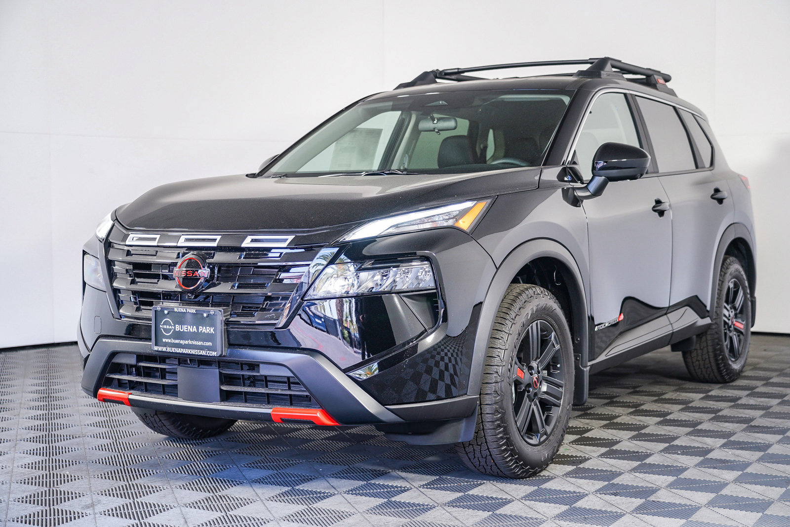 Used 2025 Nissan Rogue SV AWD/4WD image 3