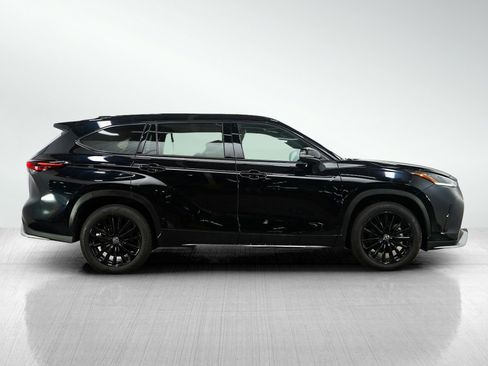 Used 2025 Toyota Highlander XSE AWD/4WD image 6