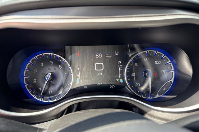 Used 2023 Chrysler Pacifica Touring-L FWD image 15
