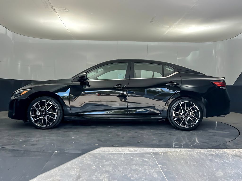 Used 2025 Nissan Sentra SR FWD image 6