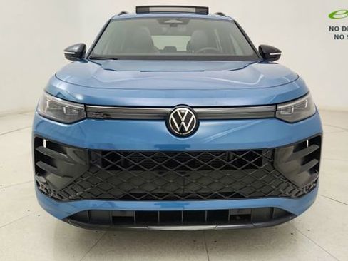 Used 2025 Volkswagen Tiguan SE R-Line FWD image 2