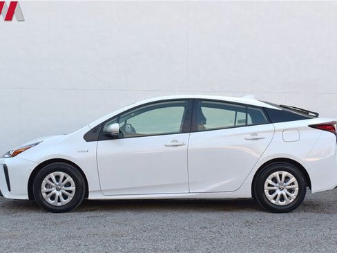 Used 2021 Toyota Prius LE FWD image 9