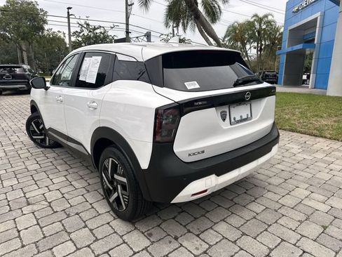 Used 2025 Nissan Kicks SV FWD image 12