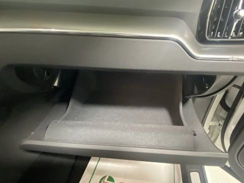 Used 2025 Volvo XC60 B5 Core image 30