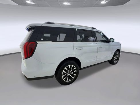 Certified 2025 Ford Expedition Platinum AWD/4WD image 9