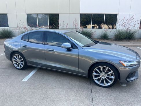 Used 2021 Volvo S60 T5 Momentum FWD image 11