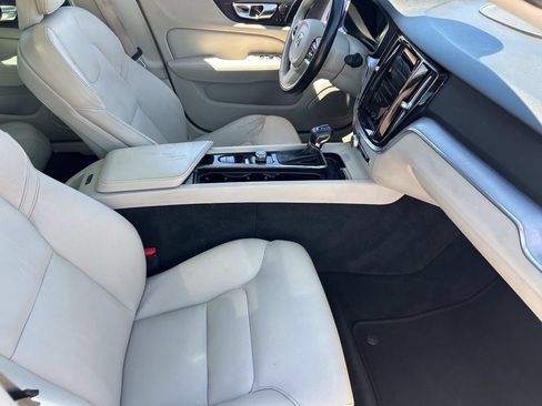 Used 2020 Volvo S60 T6 Momentum AWD/4WD image 12