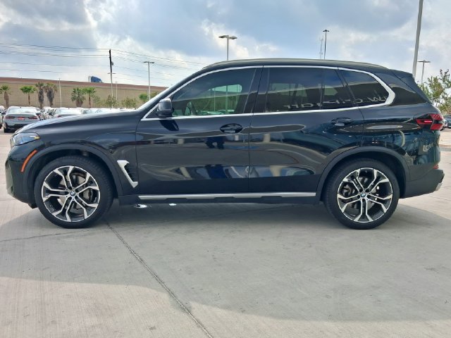 Used 2025 BMW X5 xDrive40i w/ Premium Package AWD/4WD image 3