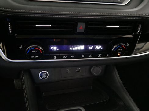 Used 2023 Nissan Rogue SL AWD/4WD image 23