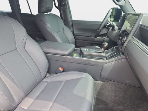 Used 2025 Lexus GX 550 w/ Cold Area Package AWD/4WD image 10