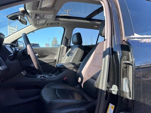 Certified 2022 GMC Terrain SLT w/ Infotainment Package II image 9