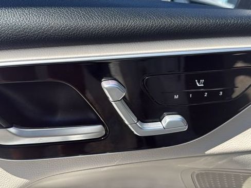 Used 2025 Mercedes-Benz GLC 300 image 12