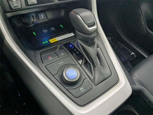 Certified 2022 Toyota RAV4 XSE AWD/4WD image 28