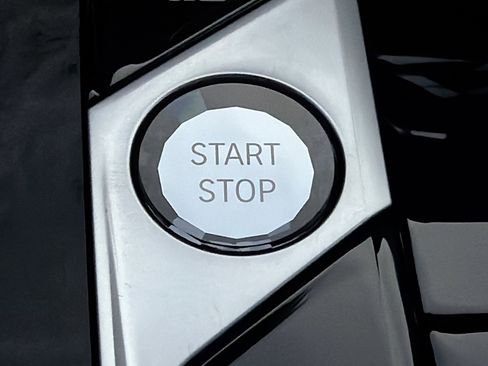 New 2026 BMW X5 xDrive50e w/ Executive Package image 37