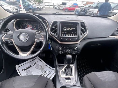 Used 2017 Jeep Cherokee Latitude w/ Safety/Convenience Group FWD image 14