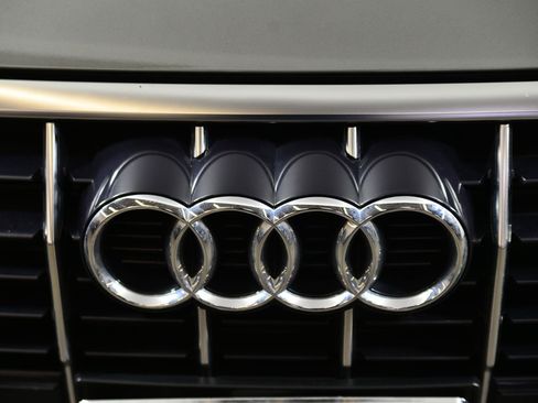 Certified 2023 Audi Q3 2.0T Premium w/ Convenience Package image 19