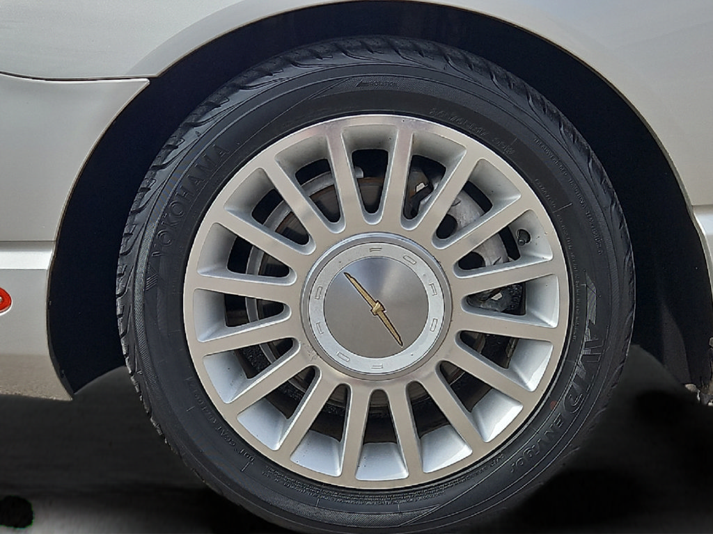 Used 2005 Ford Thunderbird RWD image 10
