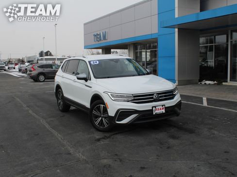 Used 2024 Volkswagen Tiguan Wolfsburg Edition image 2