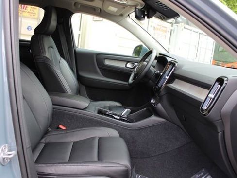Used 2023 Volvo XC40 B5 Plus w/ Protection Package Premier AWD/4WD image 16