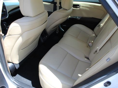 Used 2016 Toyota Avalon Limited w/ Toyota Safety Sense Package image 7