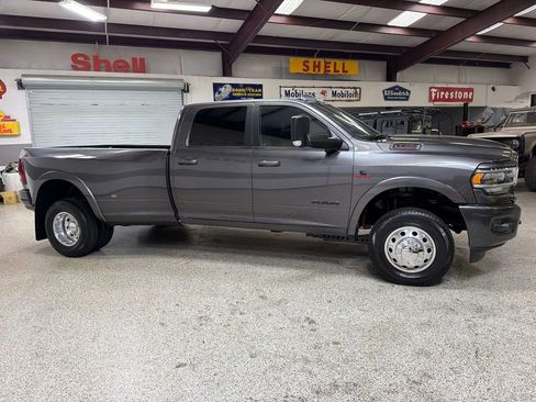 Used 2022 RAM 3500 Laramie w/ Night Edition AWD/4WD image 10