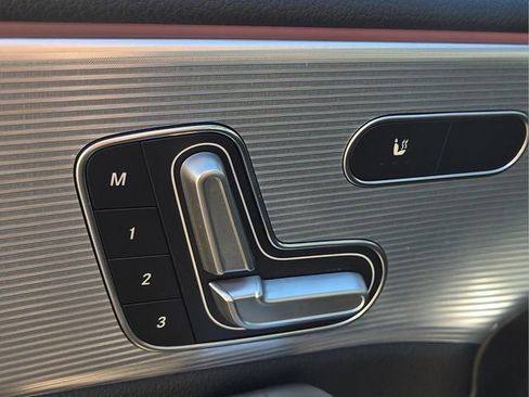 Used 2021 Mercedes-Benz CLA 250 image 21