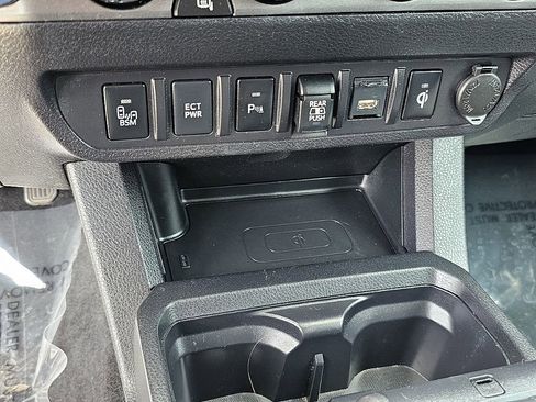 Used 2022 Toyota Tacoma TRD Sport w/ Technology Package AWD/4WD image 29