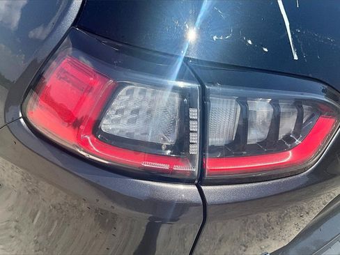 Used 2021 Jeep Cherokee Limited image 23